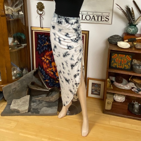 🐦‍⬛4/$20🐦‍⬛ Tie-Dye Rouched Side Split Skirt - Picture 4 of 9